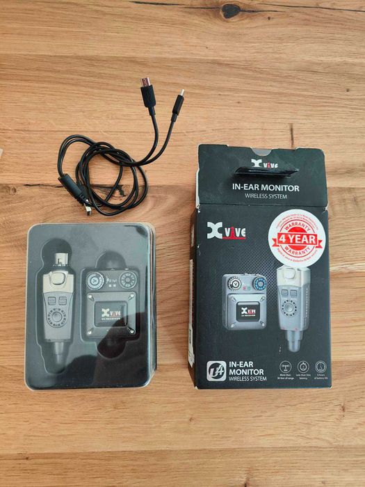 Безжична in-ear система XVive U4 + слушалки Shure SE215-K-EFS