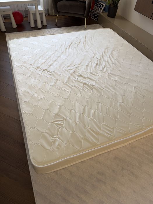 Продается матрс 180*200