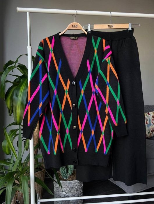 Дамски плетени комплекти.