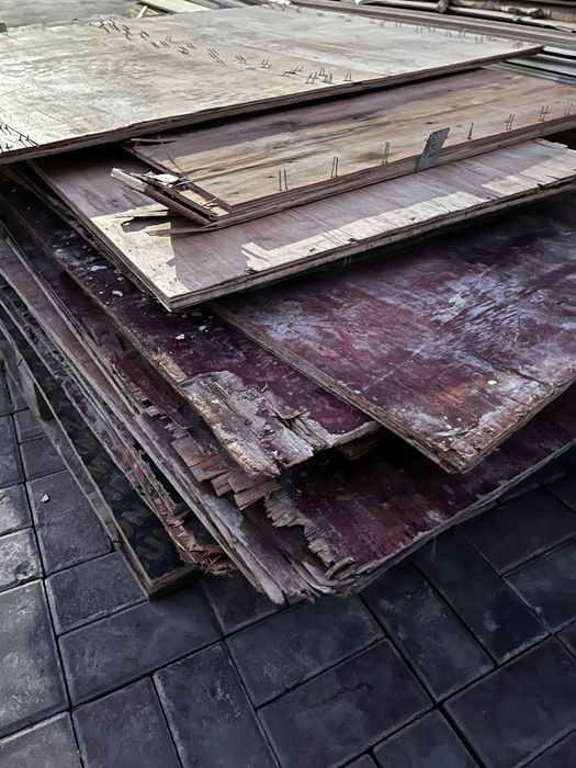 Дрова пару поддонов много панелей который можно  как дрова отдам даром