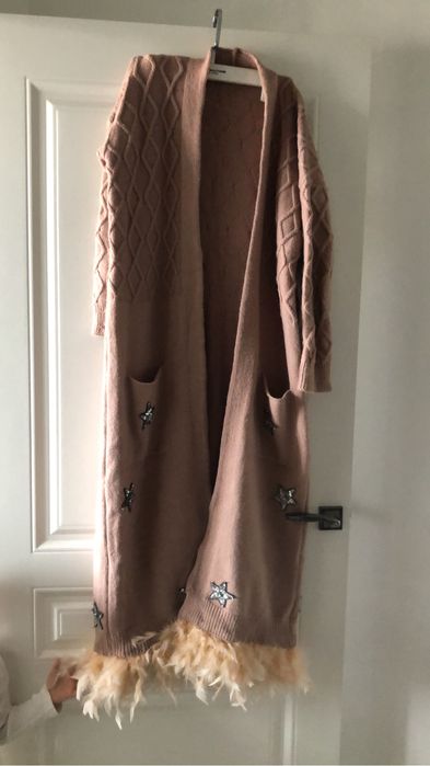 Кардиган с перьями