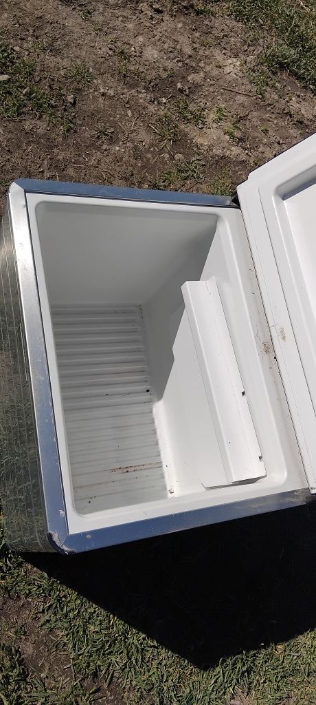 Газов Хладилник  Dometic работещ на 12 волта и 220 волта.