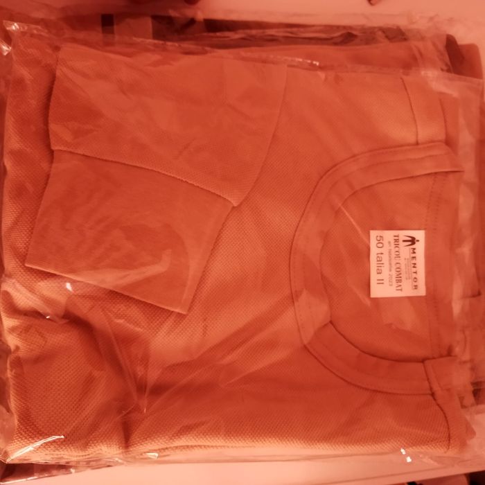 Bluza combat la baza gatului