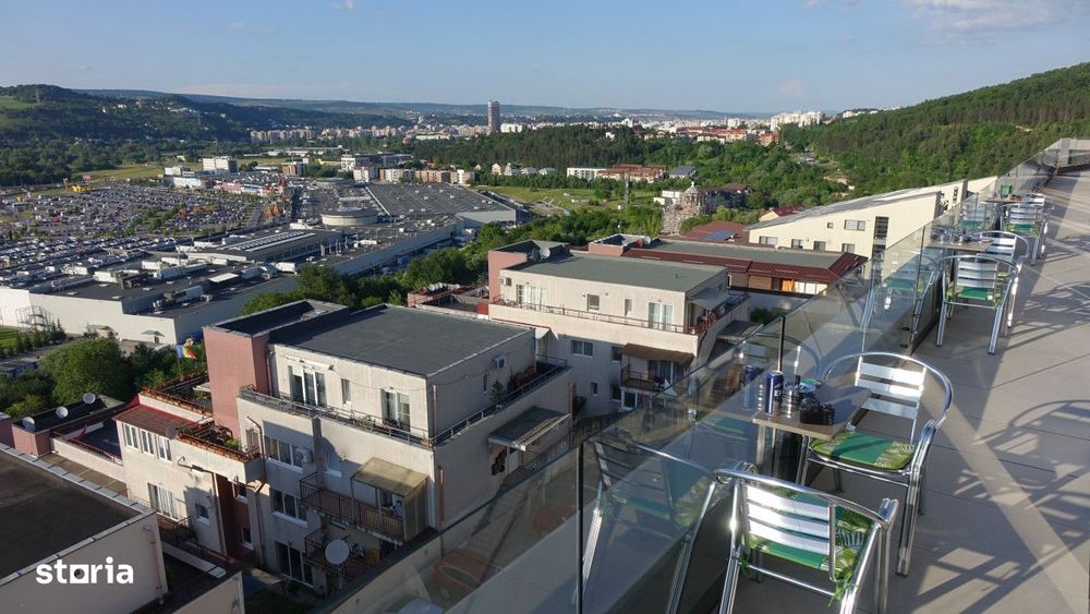 Inchiriez apartament penthouse cu 3 camere 2 bai terasa si garaj langa