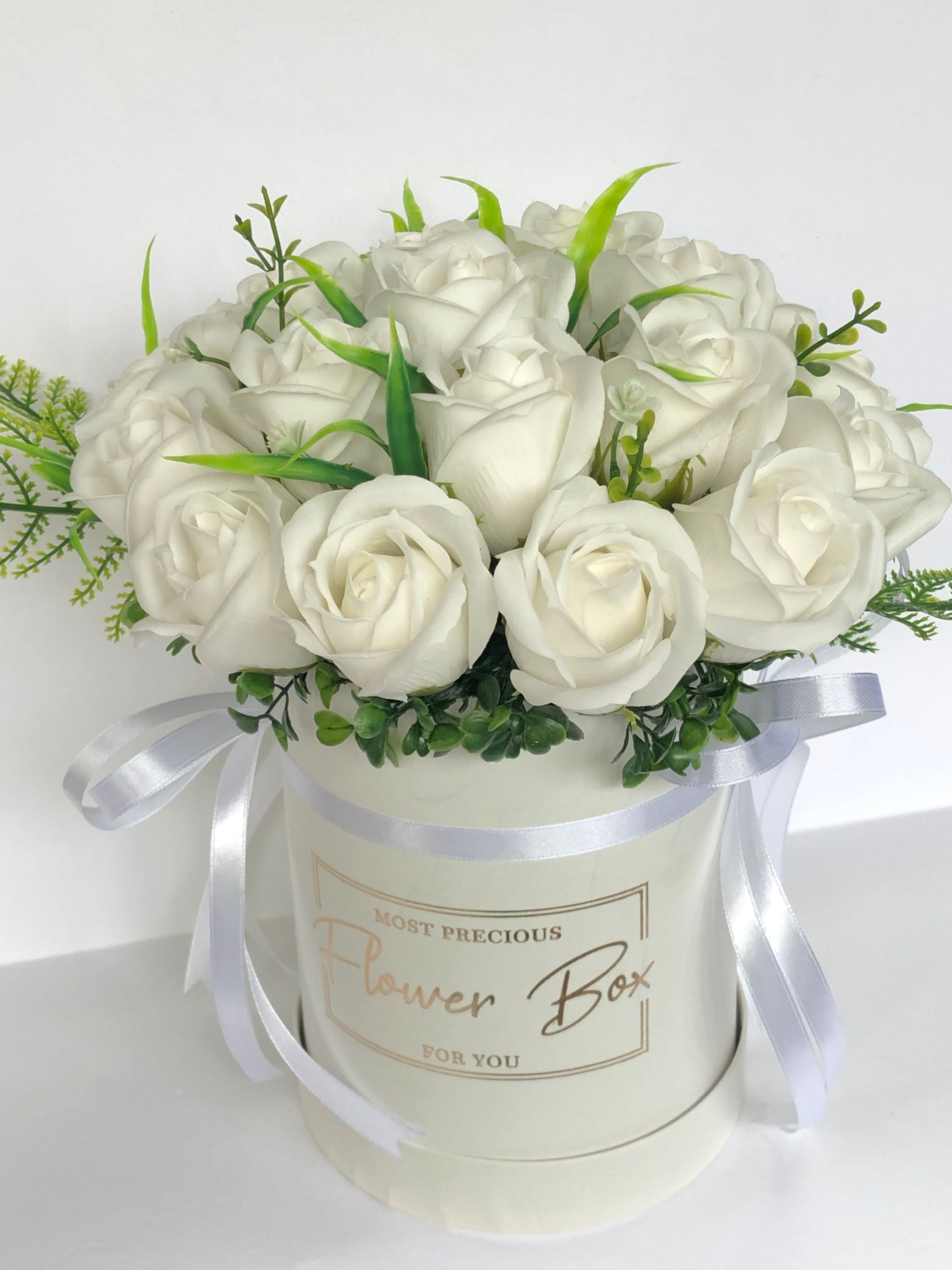 Букет ,кутия с ароматни сапунени рози