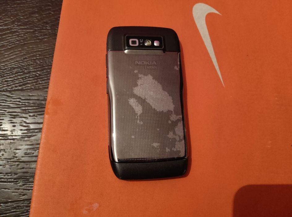 Телефон NOKIA E71