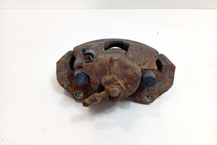 Etrier dreapta fata cu suport Opel Zafira B seria