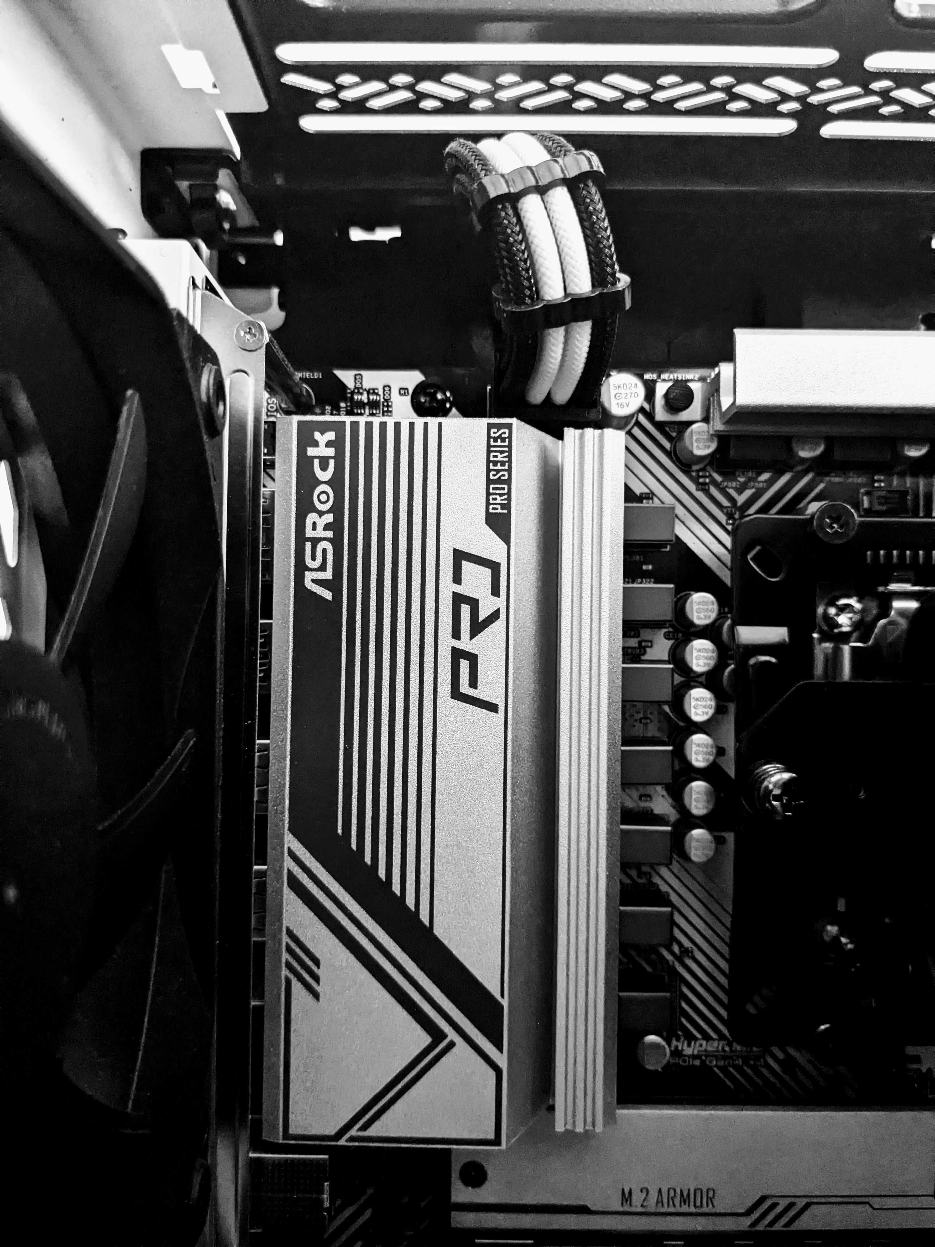 Геймърски компютър Ryzen 7500F, RX 6800, 32GB DDR5 RAM, 1TB NVME SSD