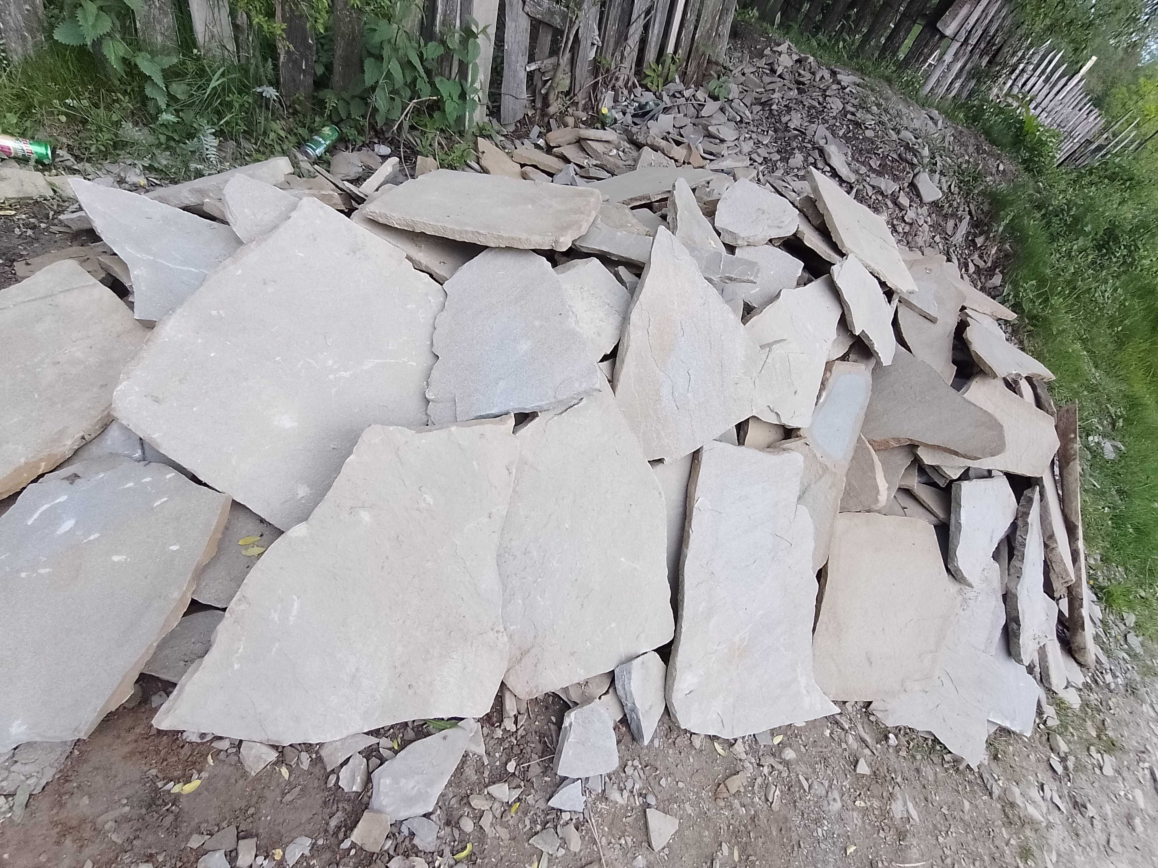 Vând și montez piatra naturala de stâncă