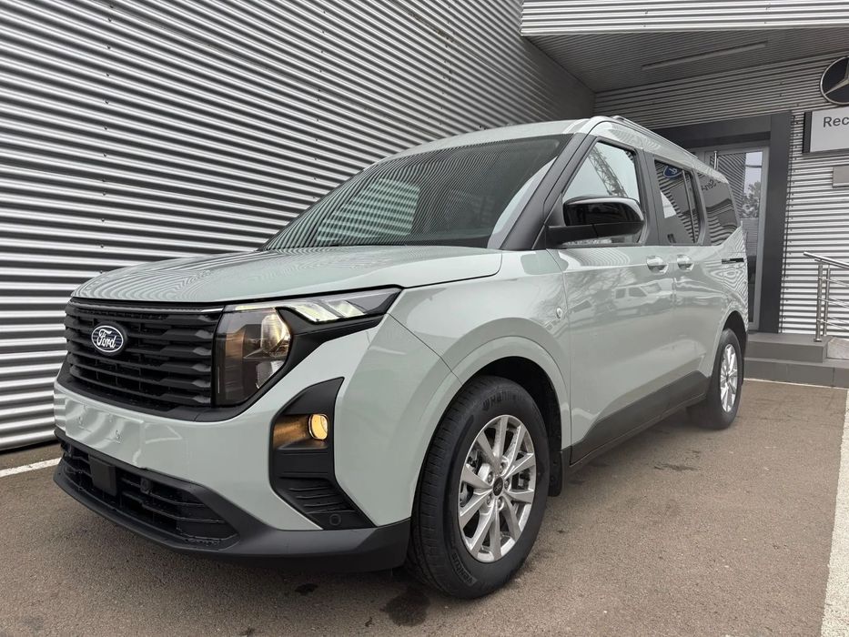 Ford Tourneo Courier Ford Tourneo Courier Titanium 1.0L EcoBoost 125 CP M6-STOC!