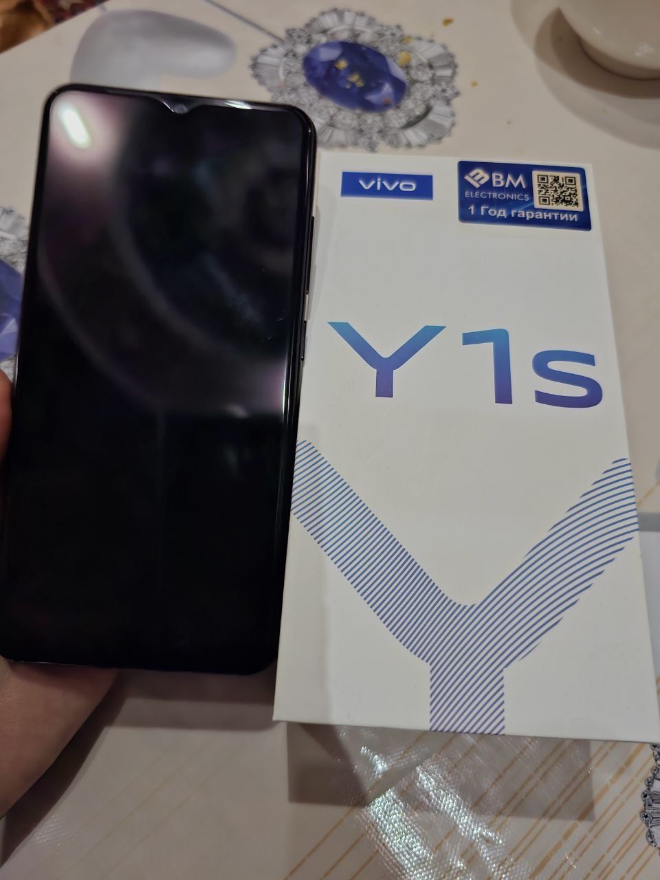 Vivo Y1S  telefoni