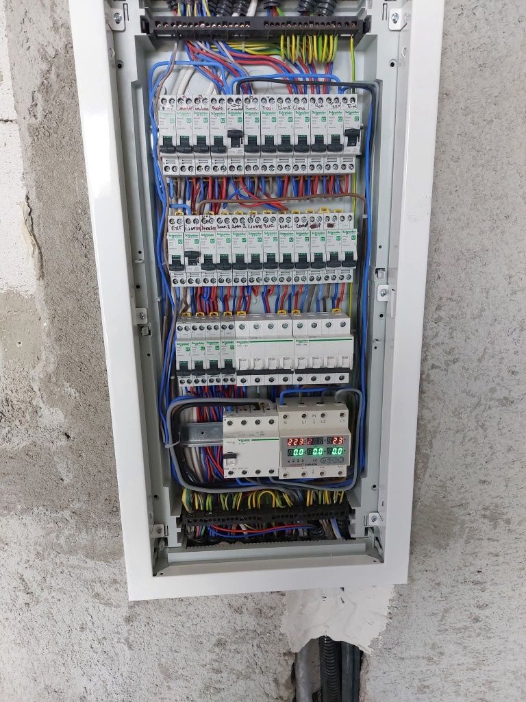 Electrician cu experienta