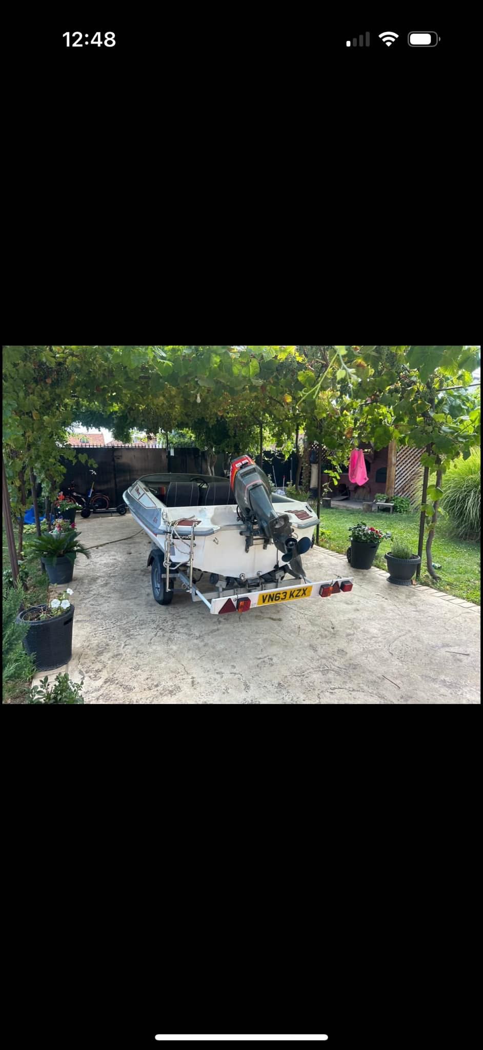 Vând barcă cu motor de 4 persoane