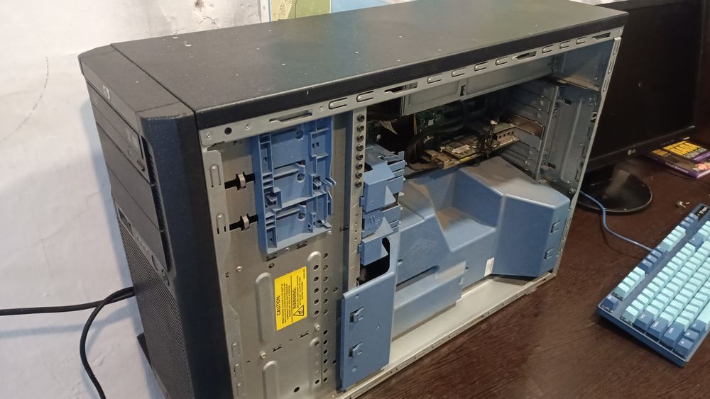 Продам сервер в хорошем состоянии