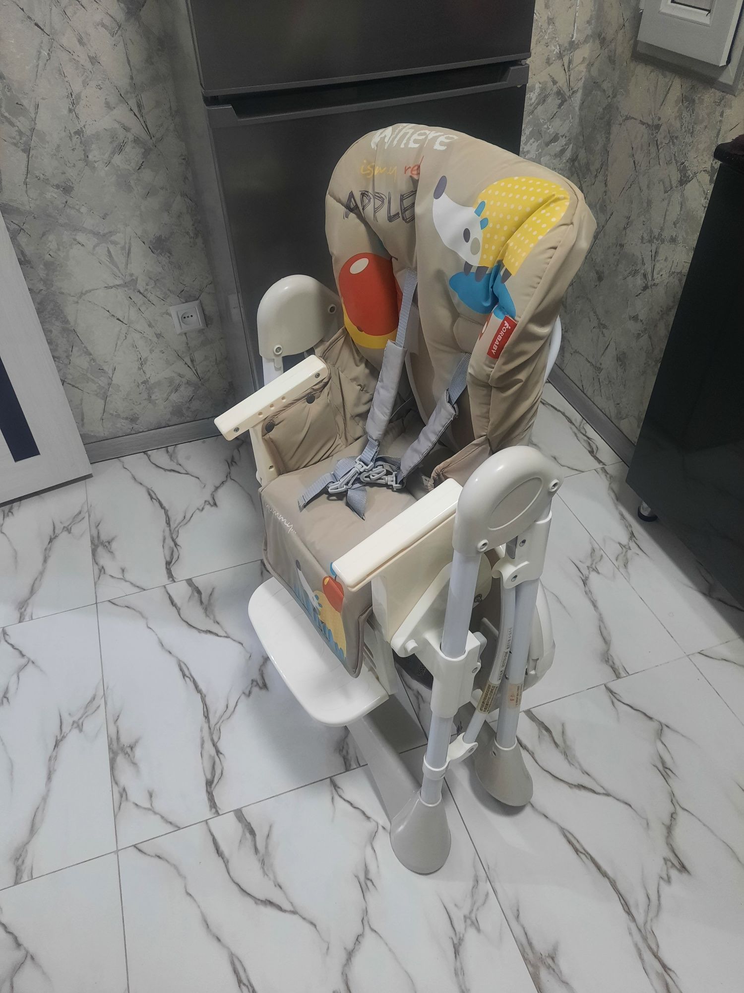 Продаётся фирменный кормление стульчик Forbaby