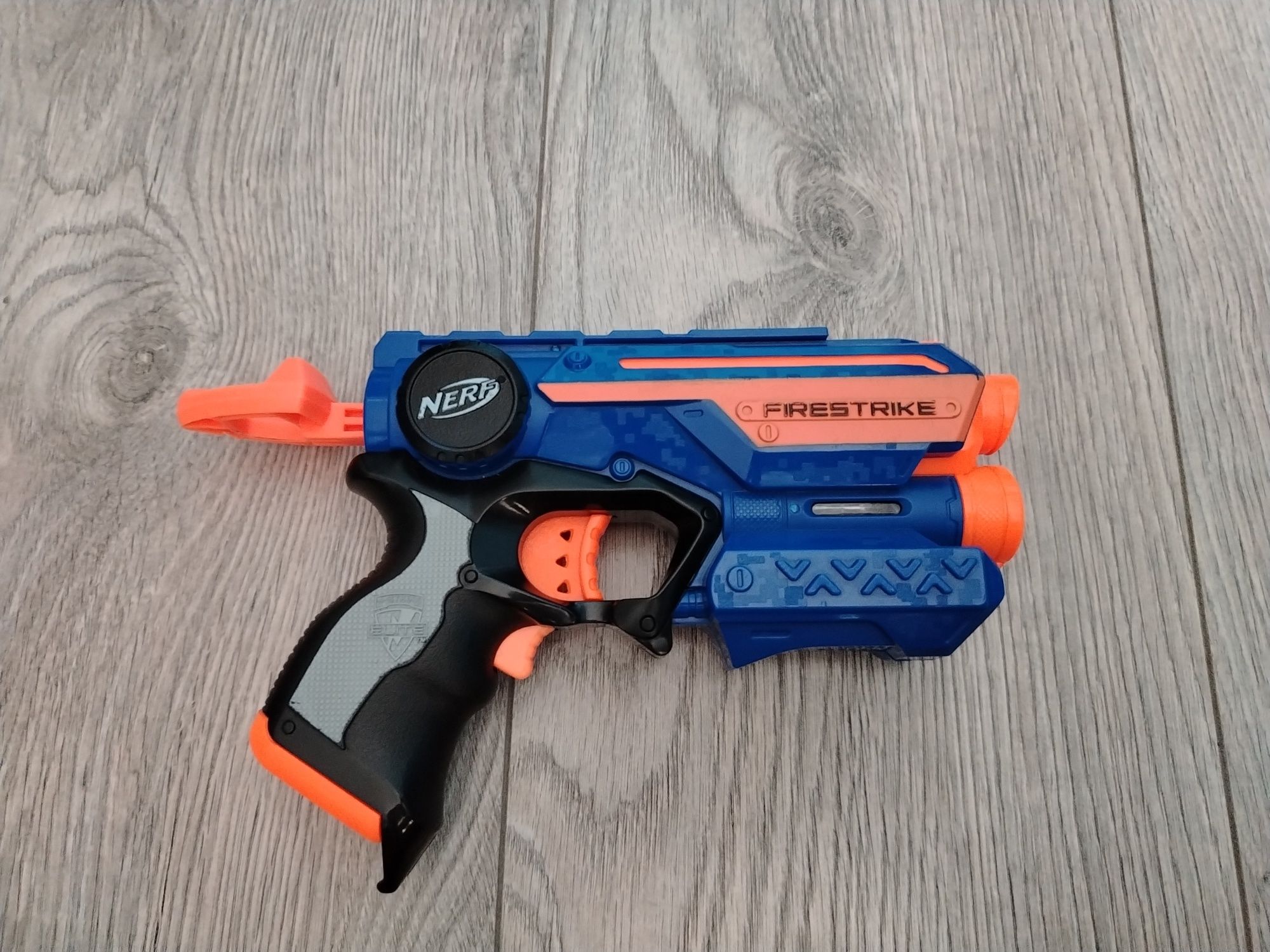 Nerf / пистолет / и арбалет / zombie strike