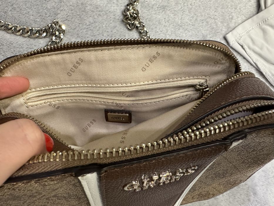 Чисто нова Guess