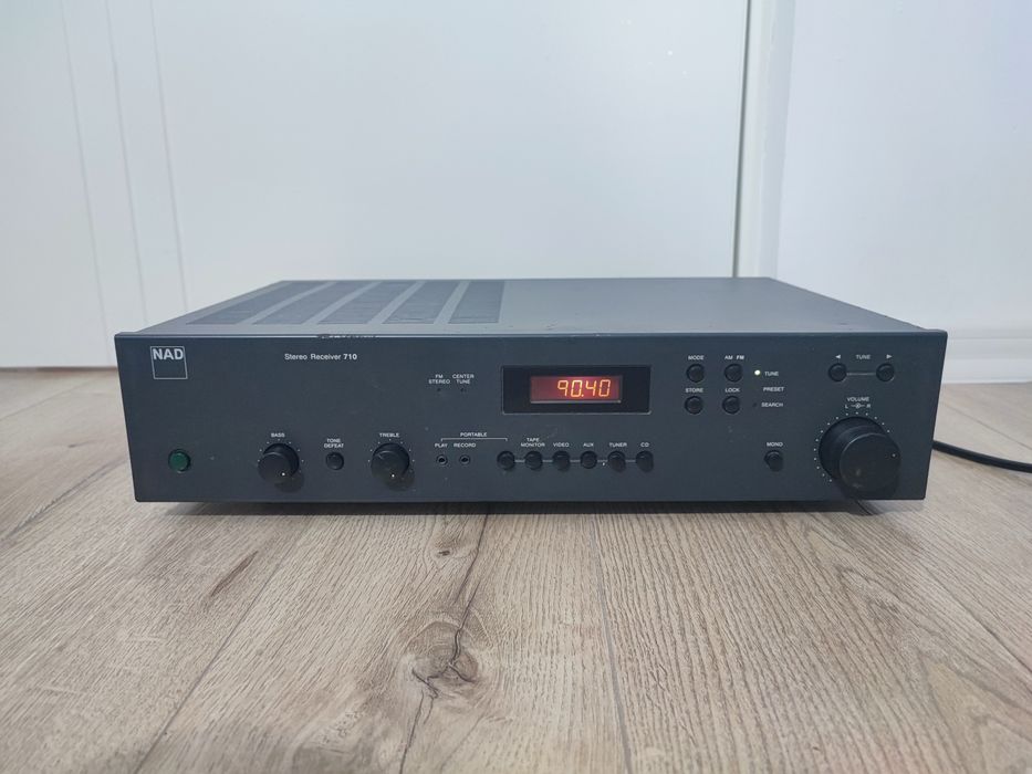 Amplificator NAD 710 amplituner statie