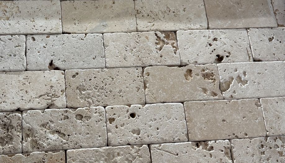 Vand 5.5mp travertin negociabil