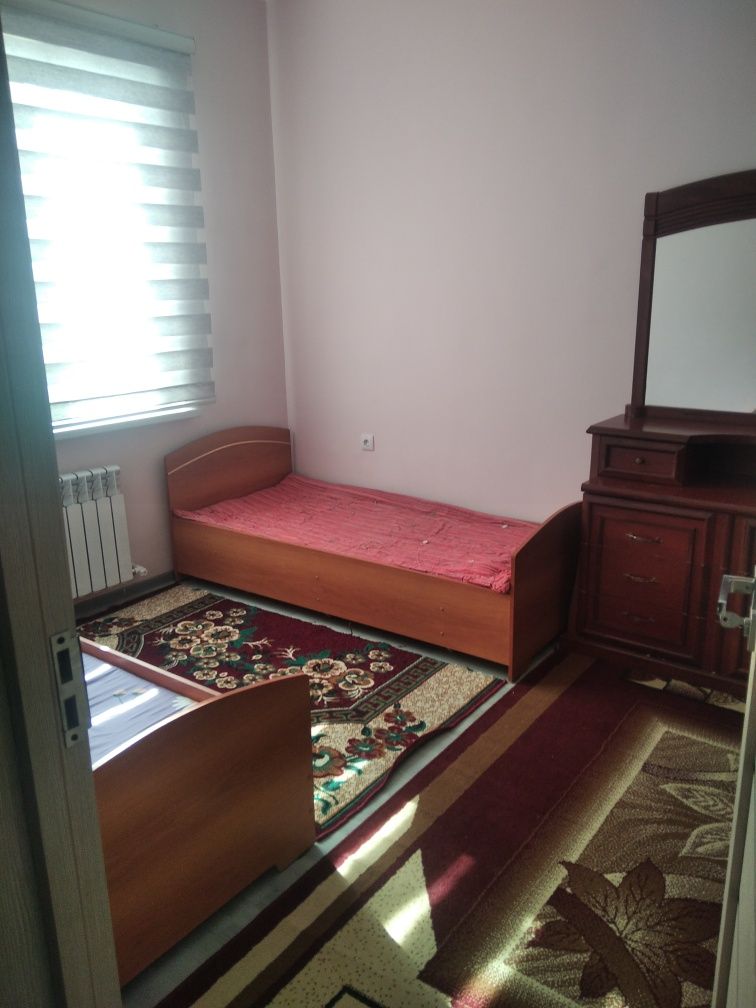 Ситидан 3 хона уй жиҳозлари билан сотилади. Дом продаётся.
