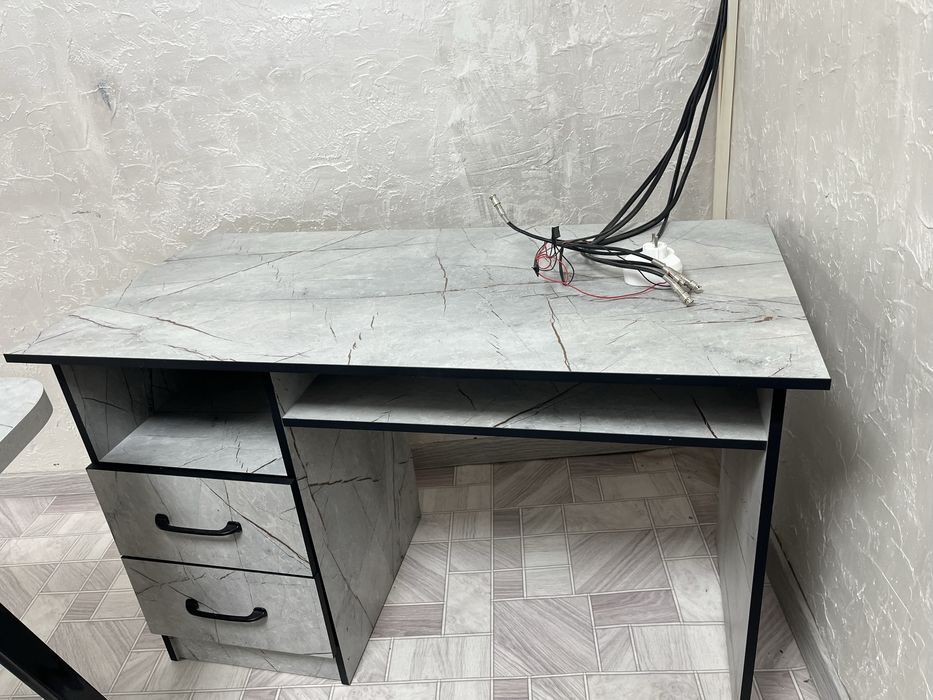 Оффисная мебель новая 5 шт цена за каждый стол!