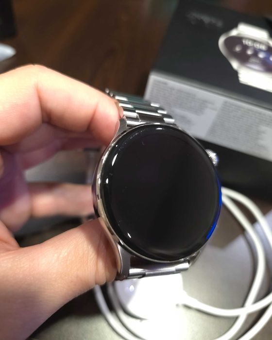 Часовник Huawei Watch 3