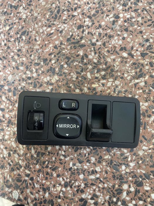 Кола на части toyota corolla 2004 година сив седан