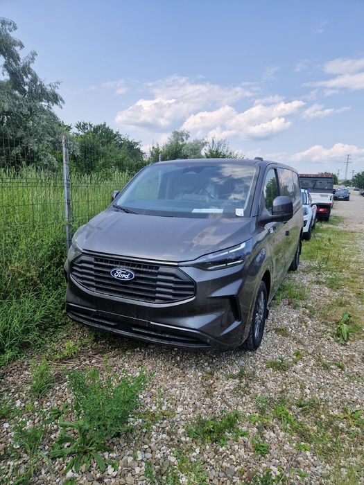 Dubă cu 6 locuri plus remorca de închiriat