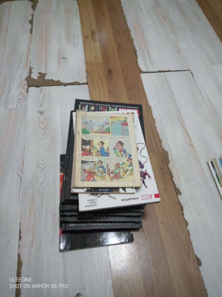 Продава комикс книги
