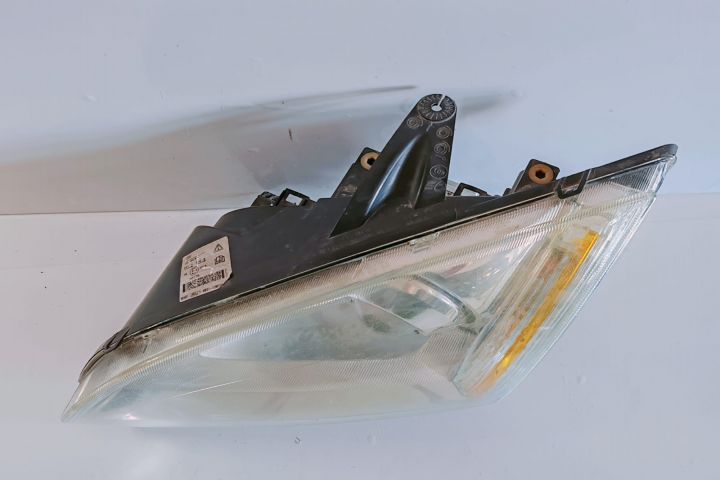 Far Xenon Stanga Ford Focus a 2-a generatie