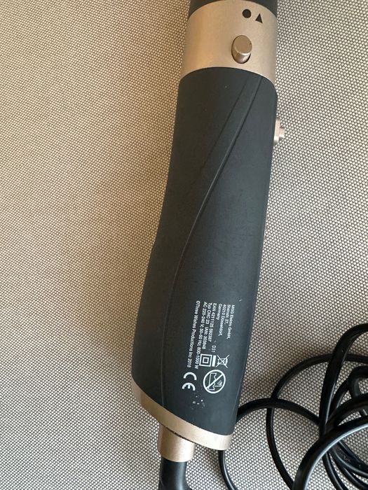 Perie cu aer cald pentru păr – Christina Aguilera