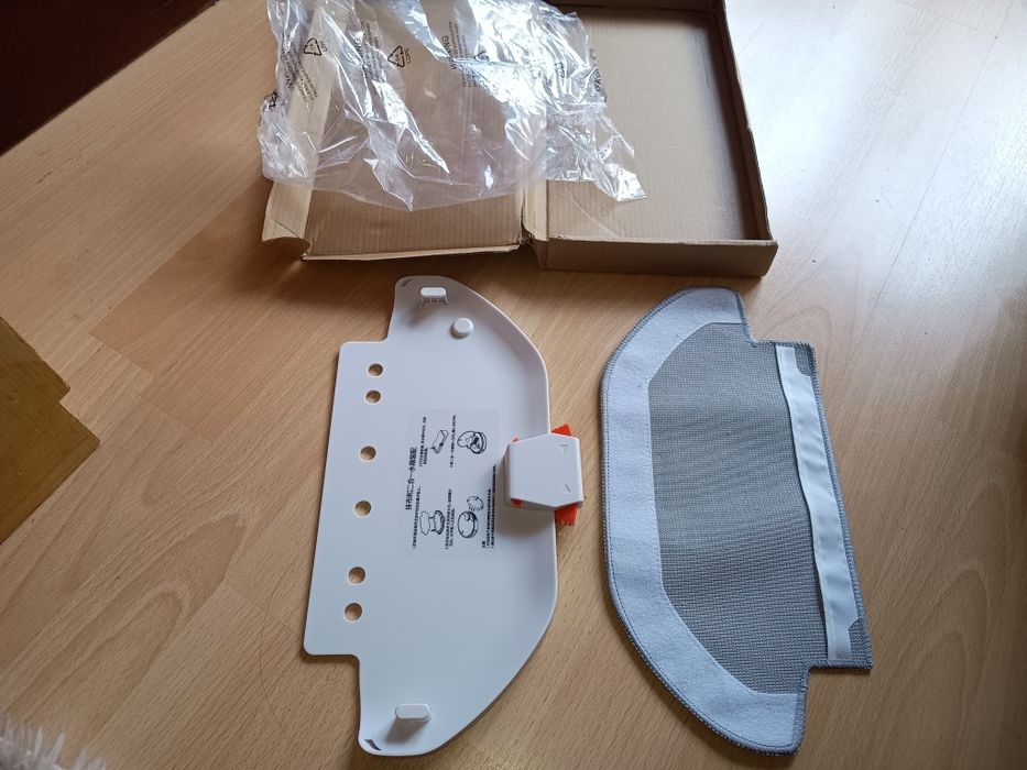 Vând suport și laveta noi pentru robot aspirator Xiaomii