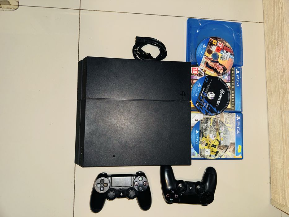 Sonny PS4 Fat perfect functional cu sigilii nu a fost umblat in el dis