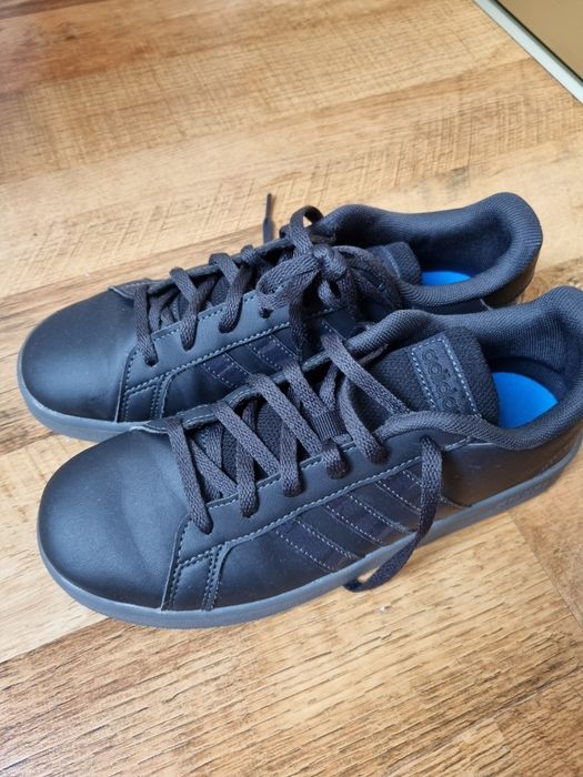 Vând adidasi Adidas 36,5