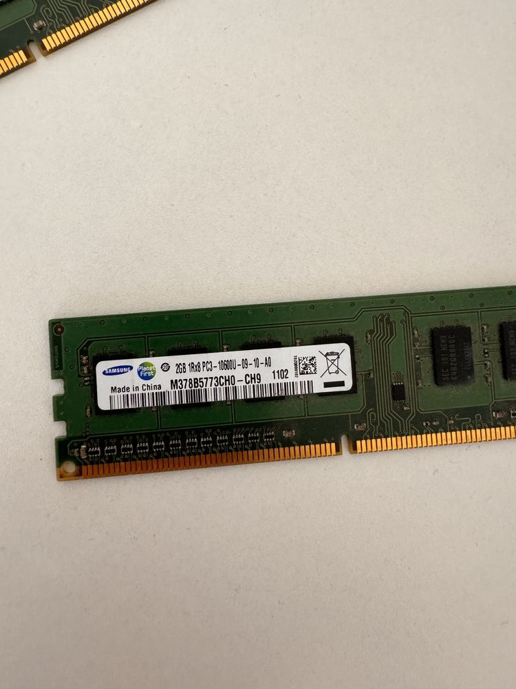 3 x 2GB RAM ( DDR3 )