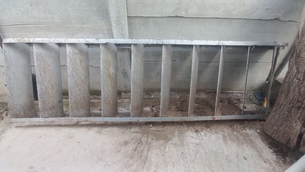 Scară masiva din fier