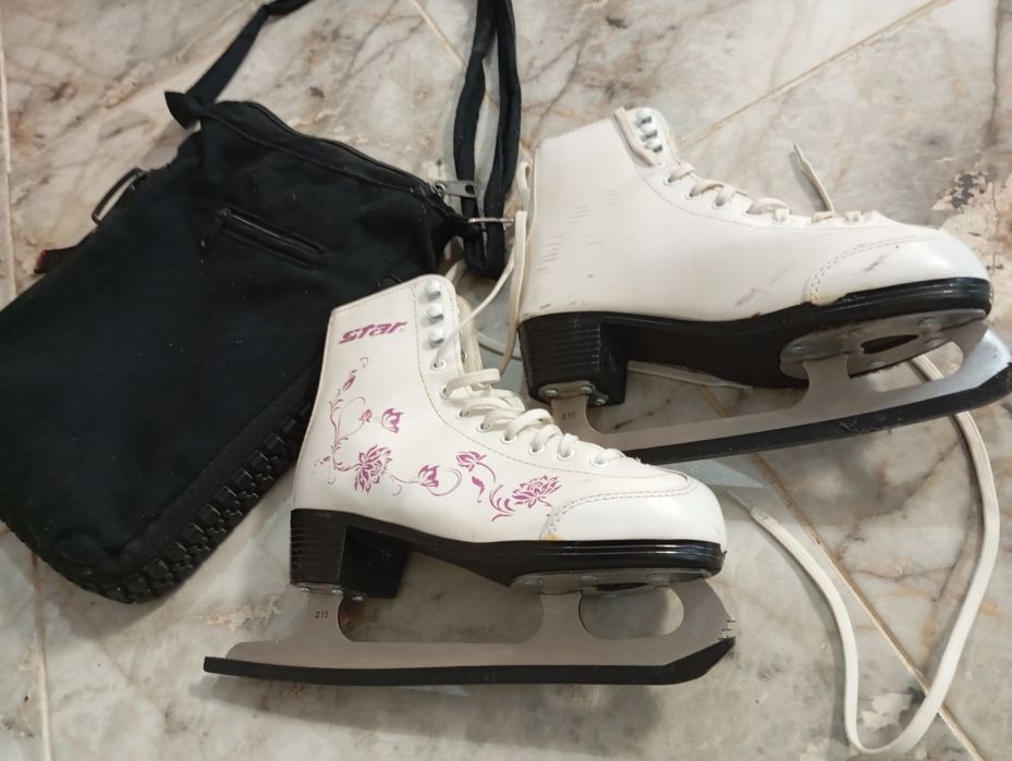 Коньки фигурные.