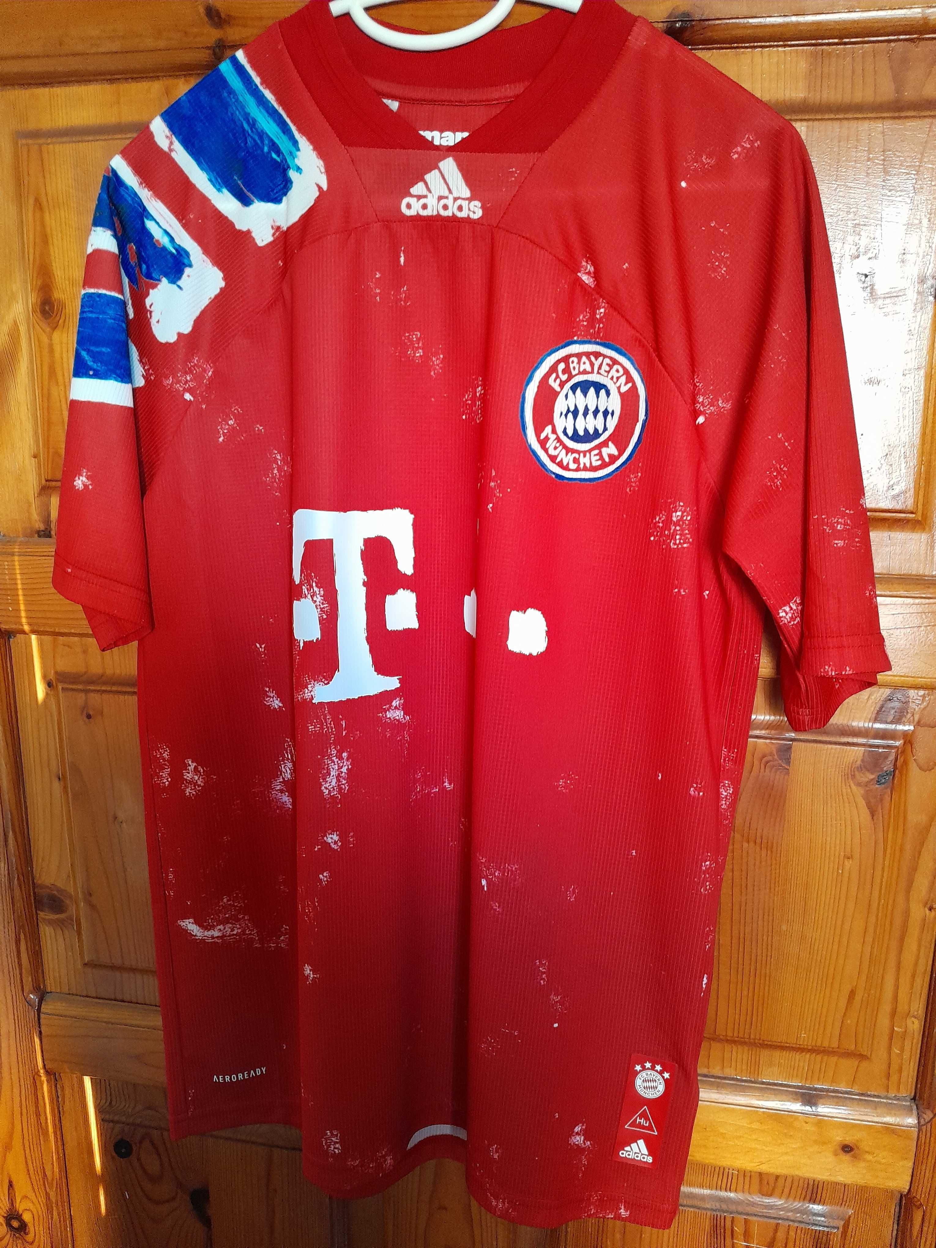 Продавам оригинална тениска Bayern Munich x Pharrell Williams artworks