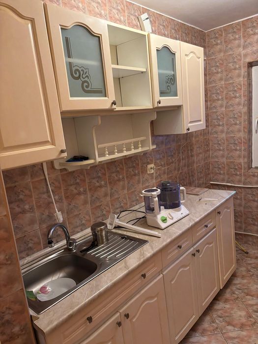 Vand urgent corp de bucatarie + chiuveta