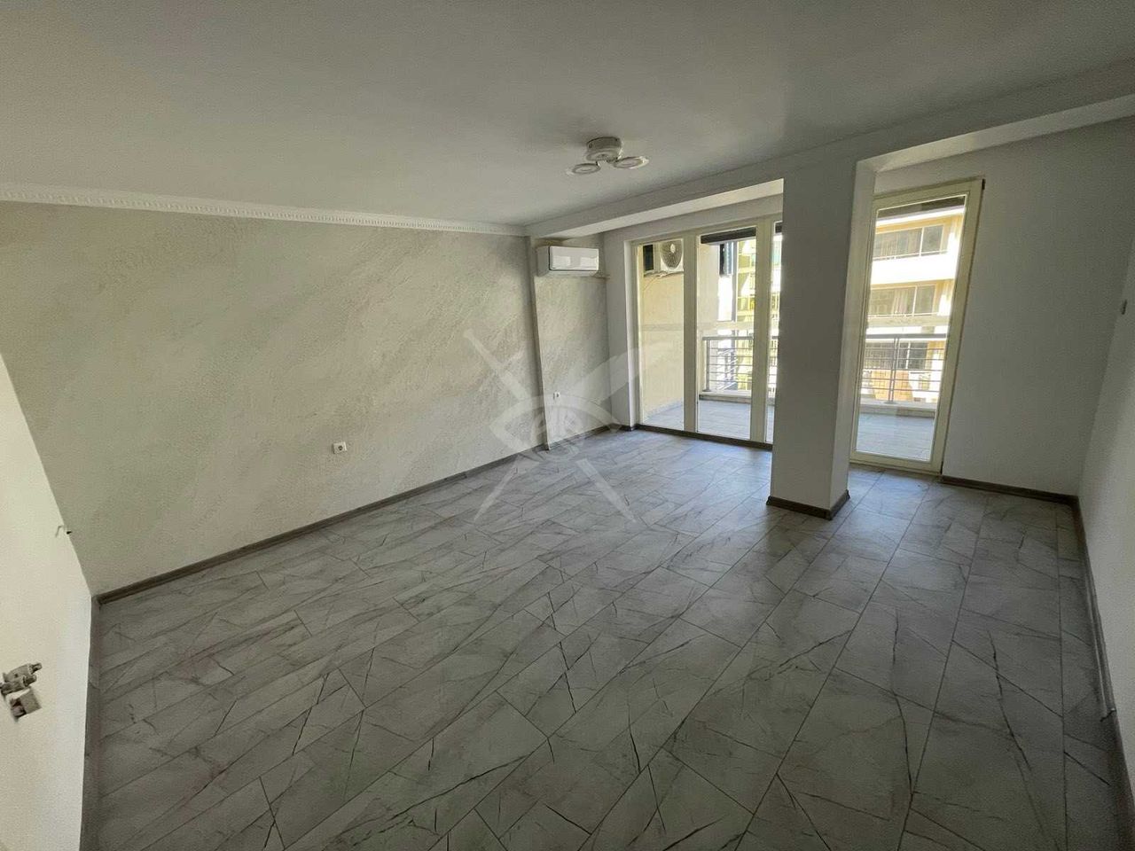 Продава се Едностаен апартамент в к.к. Слънчев бряг - 50 кв.м за 1240 €/кв.м - Снимка #1