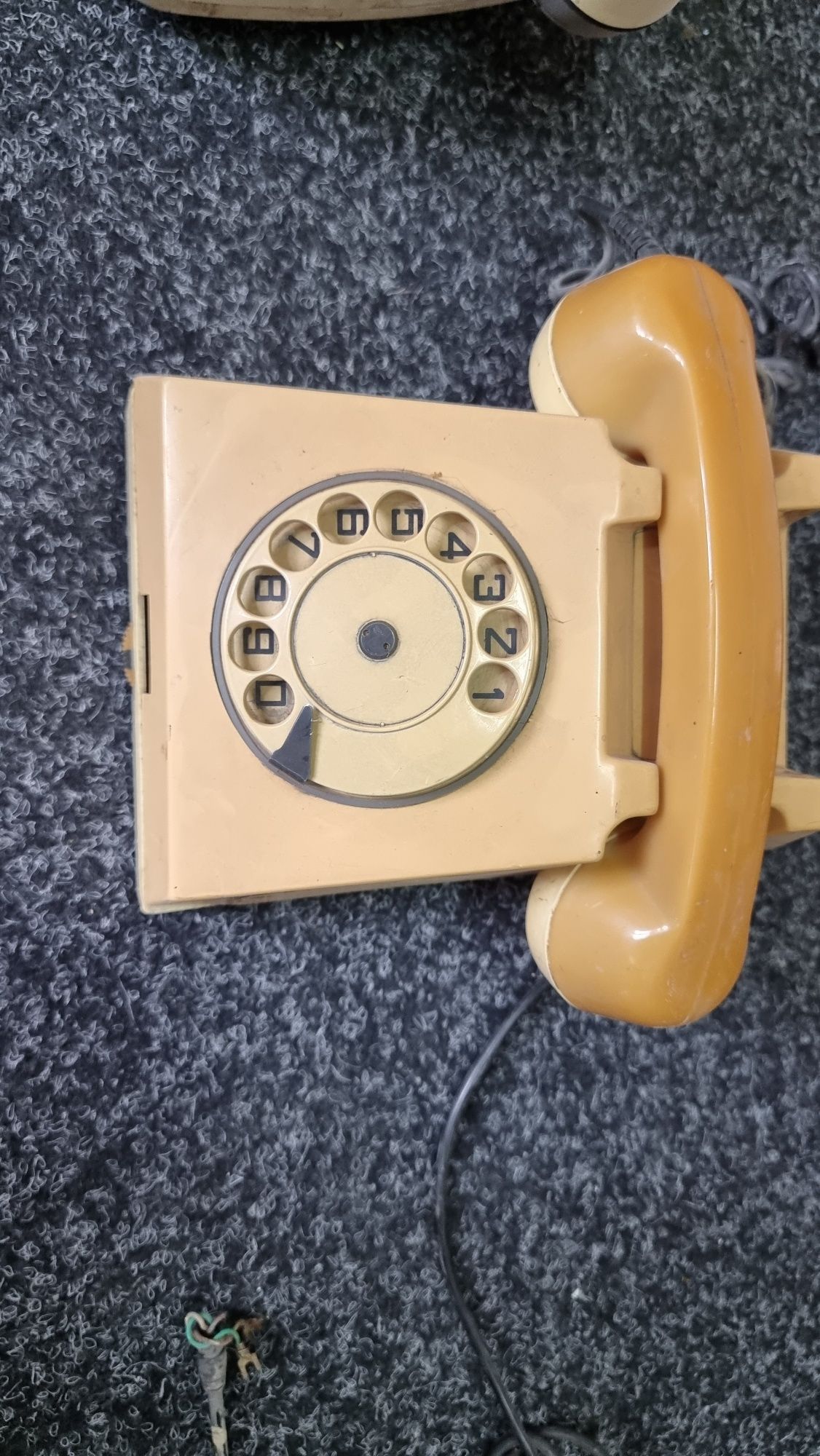 Vand  telefon vechi cu disc