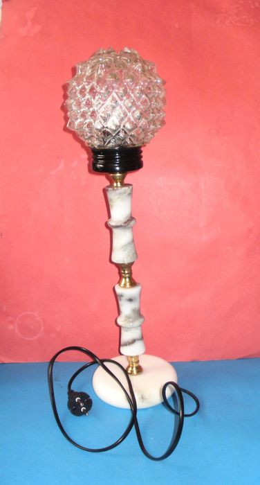 Нова настолна винтидж мраморна лампа с глобус и h=53см
