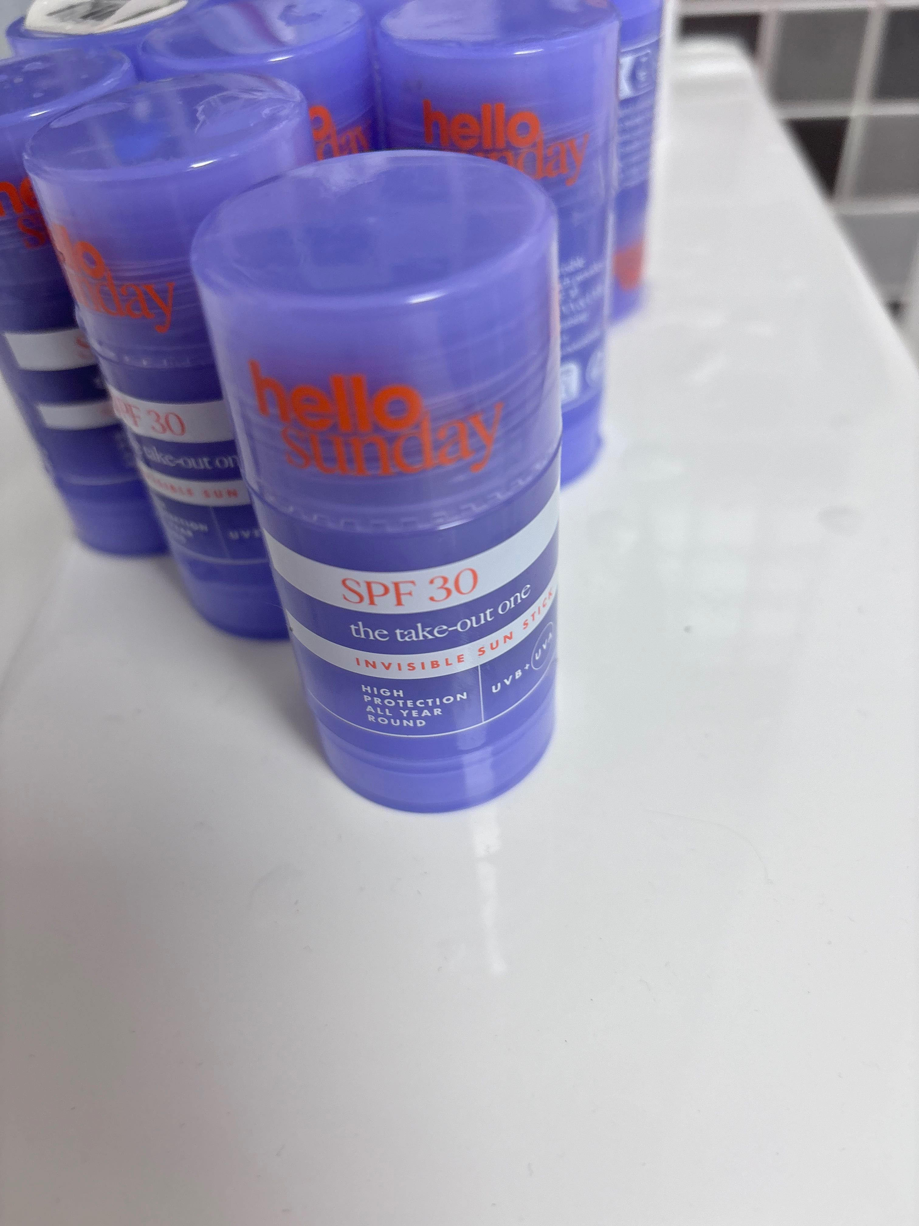 Hello Sunday Stick vegan spf 30,cu acid hialuronic, rezistent la apa.