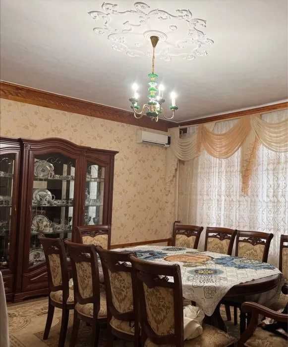 Продаётсяи дом, 18 соток  Амира Тимура