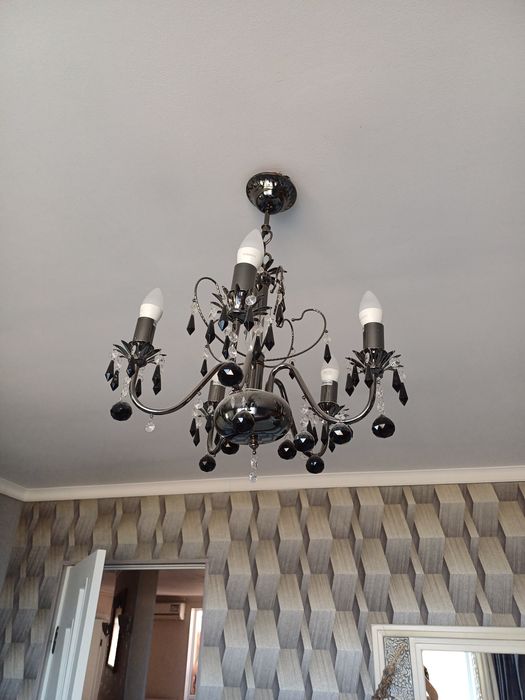 Красивая люстра.