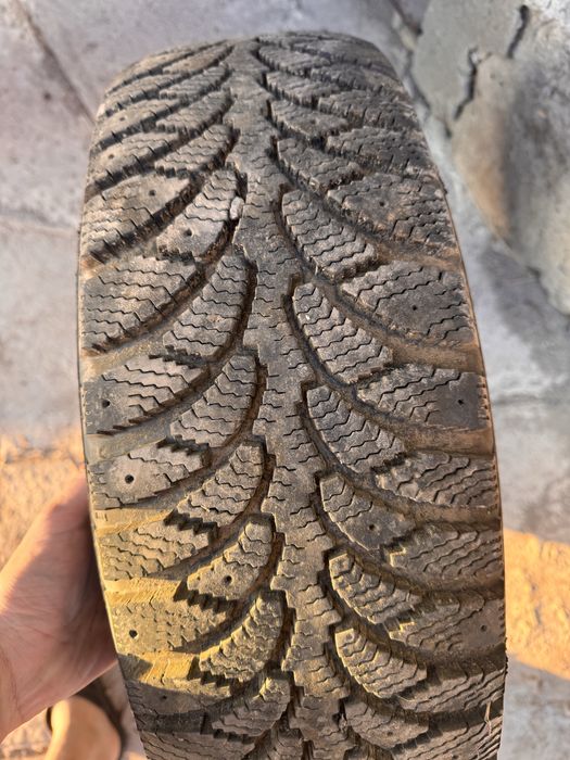 Продам зимнюю резину 195/65/15