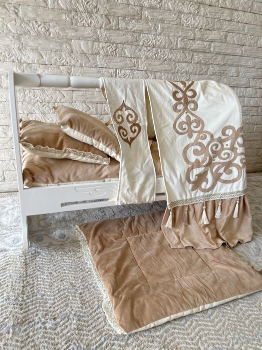 Бесік тойға Жалға бесік беремін