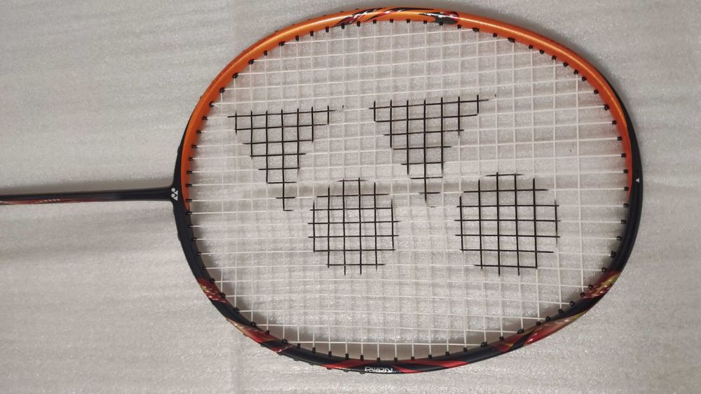 Yonex Astrox 99 ракета за бадминтон