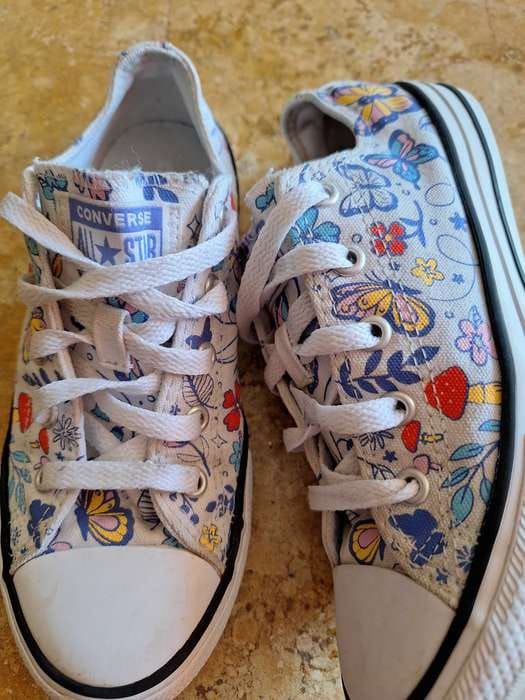 Vând tenisi Converse ediția limitată copii 33