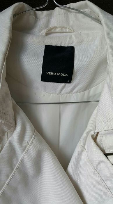 Бял тренчкот Vero Moda